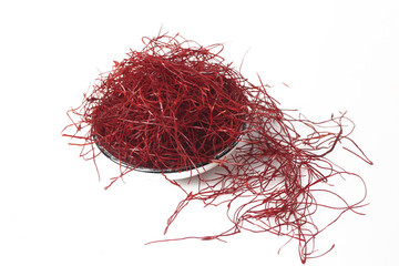 Naklejka premium Dried Red Chili Peppers Shredded Extra Fine Threads in Bowl on White Background