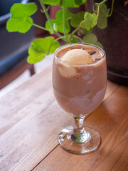 バニラアイス入りカフェオレ