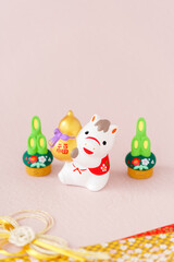 「2026」の金ひょうたんを抱えた馬の年賀状素材