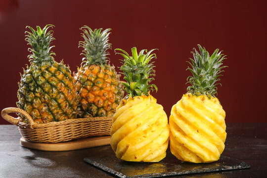 Fresh Zhanjiang Xuwen Pineapples with Sweet Golden Flesh in Wicker Basket Display