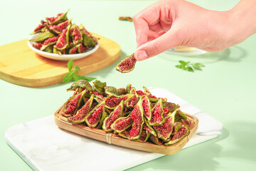 Fresh Figs Production Display in Yantai Shandong - Hand Selecting Dried Fruit for Instant...