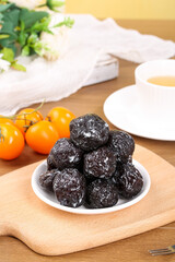 Xinjiang Tianshan Dried Plums Sweet Sour Woody Fruits Healthy Snack Traditional Chinese Food