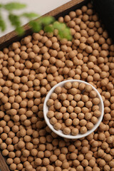 The original materials for making wooden bead bracelets, the polished wooden balls with phoenix eye...