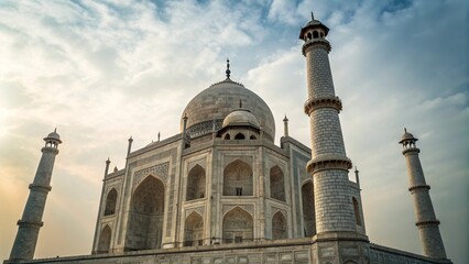 Obraz premium Low Angle View of Taj Mahal in Agra India with White Marble Domes and Intricate Carvings