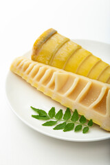 カットした筍　白バック