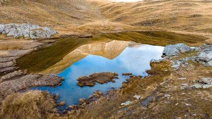 Selbstklebende Fototapeten Alpen Lac de l’Hivernet – Hautes-Alpes, couleurs d’automne / Lac de l’Hivernet – French Alps, autumn colors  © ariffaud