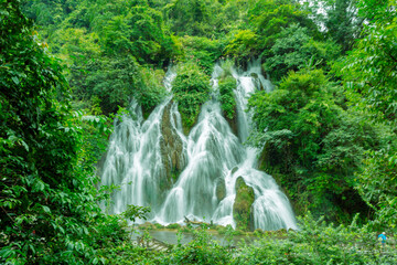 Obraz premium Cui Valley Forest Waterfall at Xiaoqikong Scenic Area Guizhou