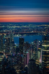Obraz premium Manhattan Skyline at Dusk with Glowing City Lights