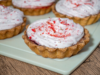 Sweet, crispy cupcakes filled with strawberry cream and sprinkled with lip-dried strawberries