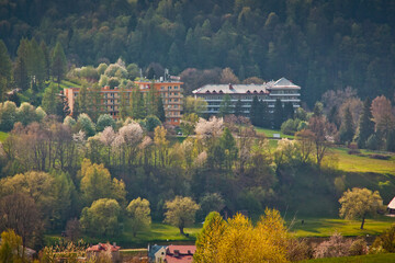 Panorama Muszyny spod Malnika w piękny, wiosenny dzień. © rogozinski