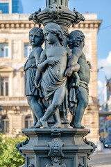 Statue sur lampadaire à Bruxelles