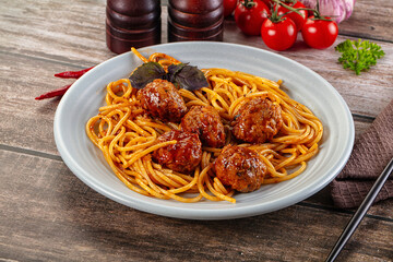 Meatballs with tomato sauce and spaghetti
