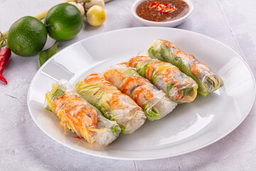 Vietnamese spring roll with prawn