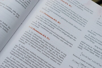 Obraz premium A close-up of an open medical textbook, showing detailed text and diagrams about human physiology and biology. This image represents study, education, research, and the journey of a medical student.