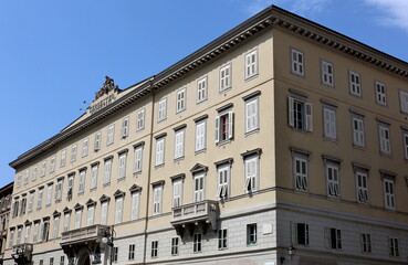 Hausfassaden in der Altstadt von Triest