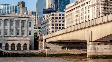 Naklejka premium London Bridge and City Skyline