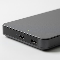 シンプルなデザインのグレーの外部ハードディスク