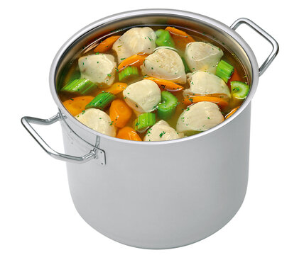 panela com caldo de galinha com legumes isolado em fundo transparente