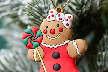  gingerbread man on christmas tree