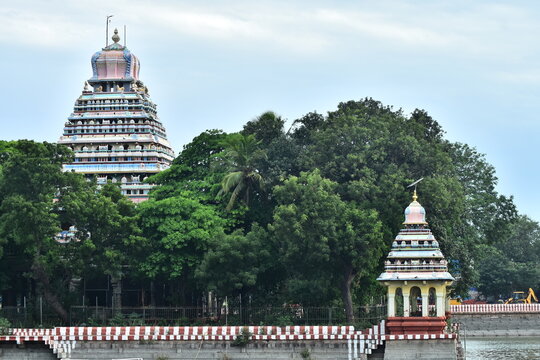 Madurai's Architectural Gem The Teppakulam Temple with its Central Mandapam