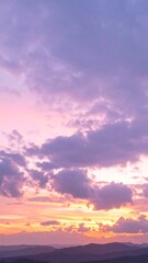 Naklejka premium Blurry sunset sky over hills