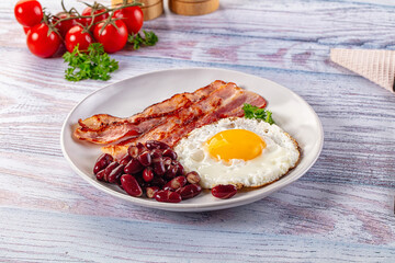 English breakfast with egg, bean and bacon