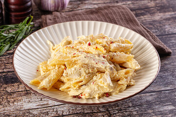 Creamy pasta Alfredo with chicken