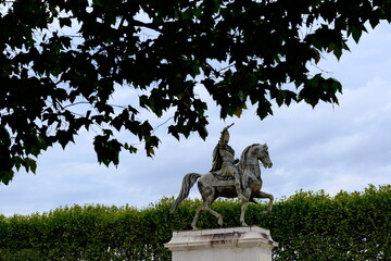 statue in the park of peyrou montpellier 