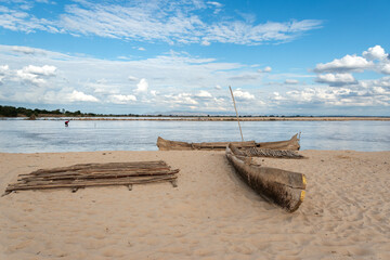 Fototapeta premium Canoas en el río - Madagascar