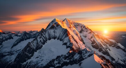 Obraz premium Majestic Mountain Peak at a Vibrant Sunset