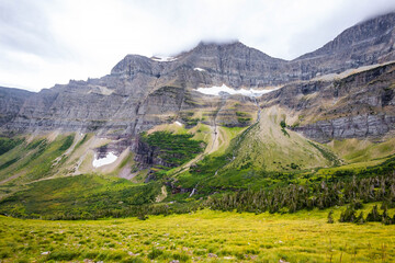 Obraz premium Panoramic view of Glacier National Park from Siyeh Pass Trail