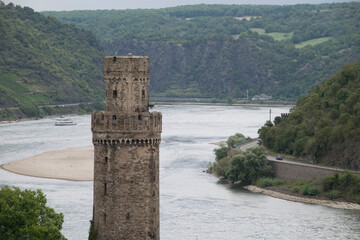 Tal des Rheins bei Oberwesel mit Ochsenturm