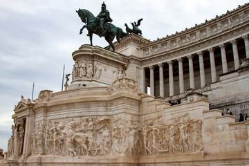 The image shows the Victor Emmanuel II Monument, also known as the Altare della Patria (Altar of the Fatherland) or Il Vittoriano, in Rome, Italy.