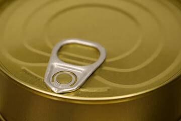 Yellow closed round metal tin can