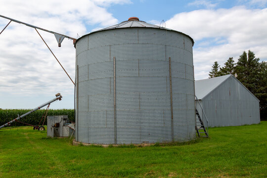 Modern Steel Grain Silo Used for Farm Storage &ndash; Rural Industry Infrastructure
