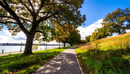 Obraz premium Autumnal park path by water