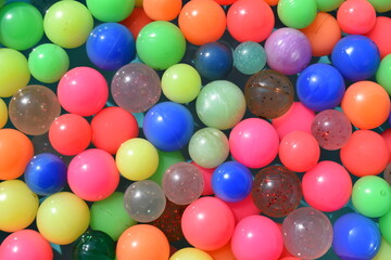 カラフルなスーパーボール