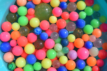 カラフルなスーパーボール