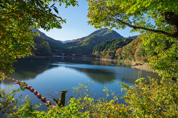快晴の碓氷湖　群馬県安中市