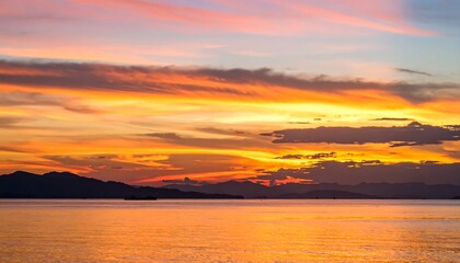 Fototapeta premium Vibrant sunset over the ocean