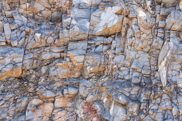 The rock layer broke in the cliff.