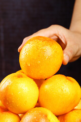 Freshly Picked Golden Nectarines from Mengyin Yimeng Mountain - Hand Selecting Ripe Fruit
