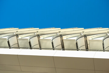 Movable roof on tennis court