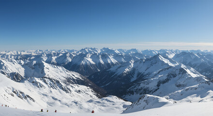 Obraz premium Panoramic view of snow-covered mountain range in winter
