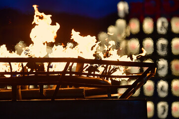 あかあかと燃えるかがり火