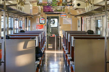 日本の電車内の光景