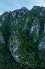 山梨　瑞牆山の荒々しい勇姿