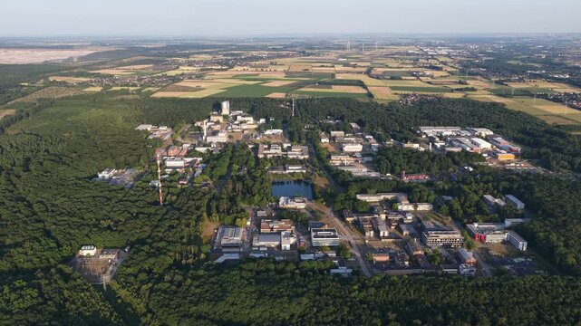 The Forschungszentrum Julich GmbH is a research center in Julich , Germany, part of the Helmholtz Gemeinschaft, German Community of Research Institutes.