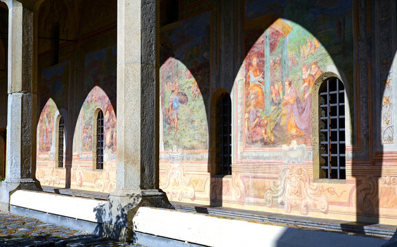 Fresken  im Kreuzgang der Basilika  Santa Chiara,  Neapel,  Italien