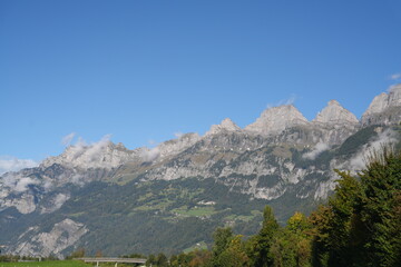 Fototapeta premium 차에서 본 알프스